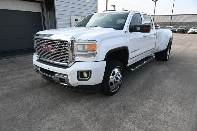 2015 GMC Sierra 4WD Crew Cab Standard Box SRW's photo
