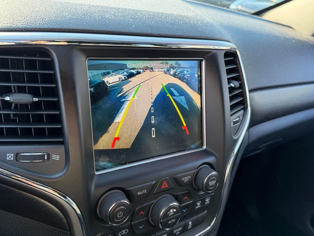 Used 2018 Gray Jeep Laredo E image 19