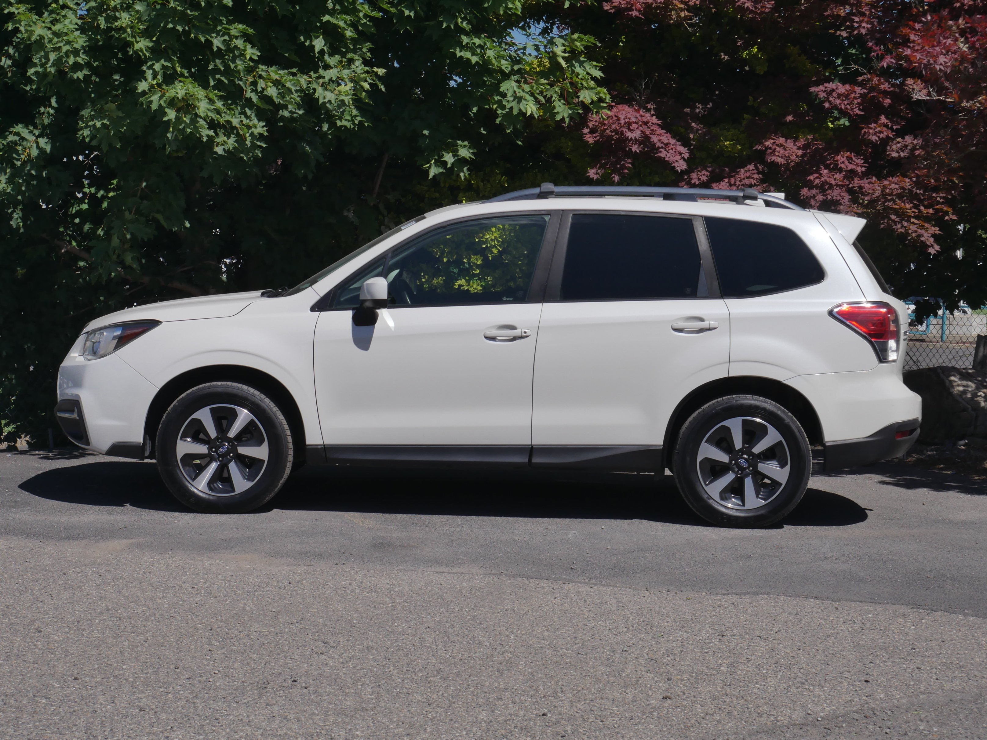 Used 2017 Crystal White Pearl Subaru Premium image 17