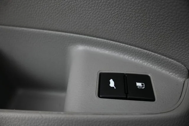 Used 2021 Silver Honda EX-L image 36