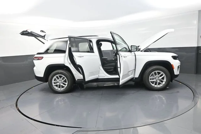 Used 2026 White Jeep Laredo X image 36