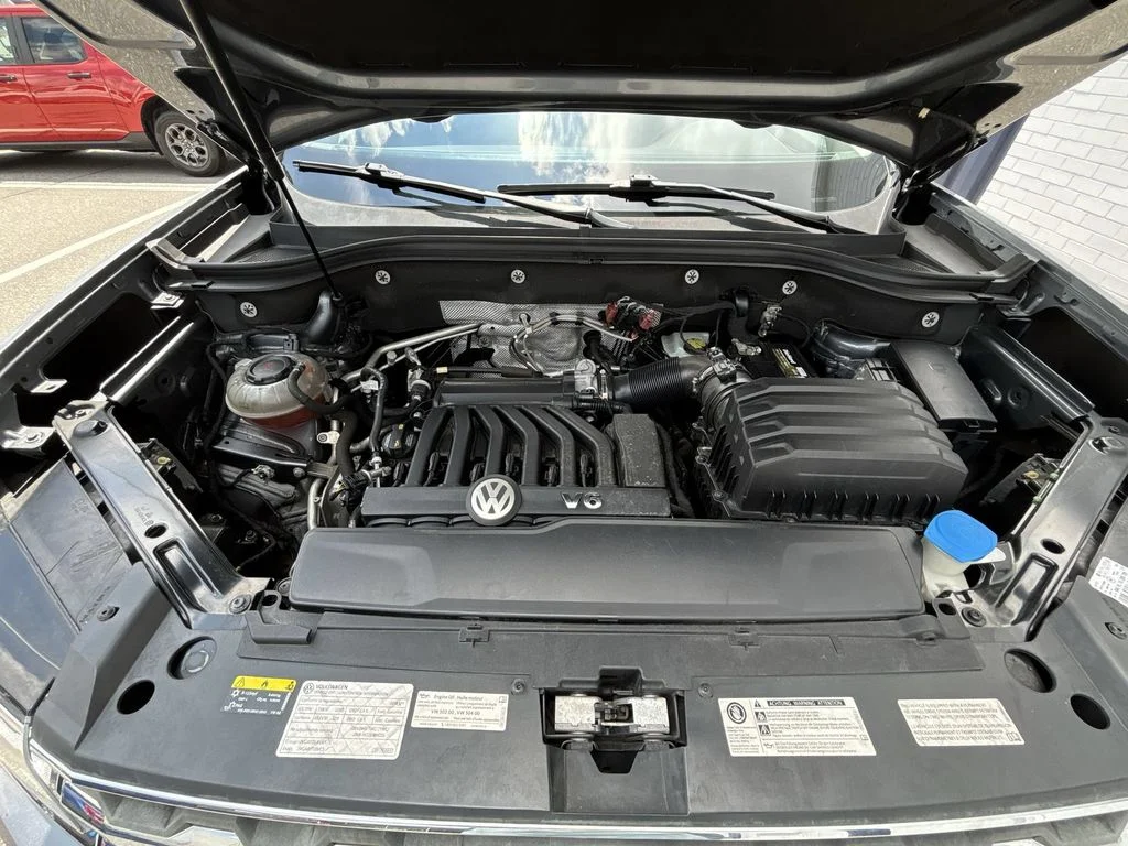 Used 2018 Gray Volkswagen 3.6L V6 SE image 17