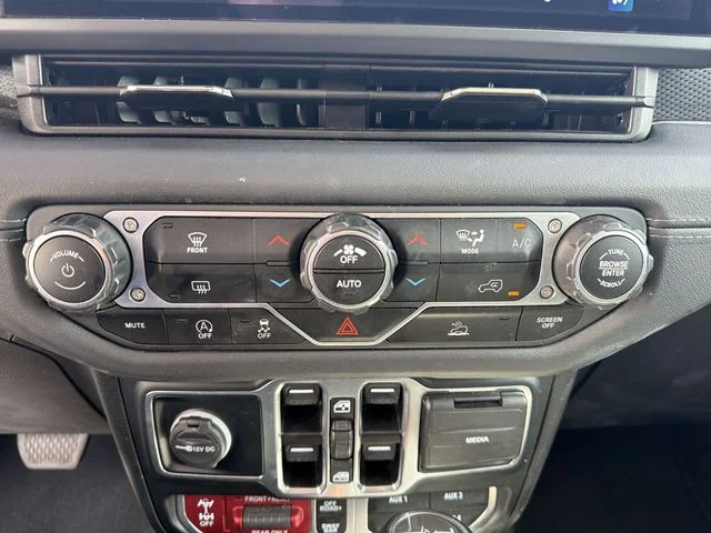 Used 2024 White Jeep Rubicon image 20