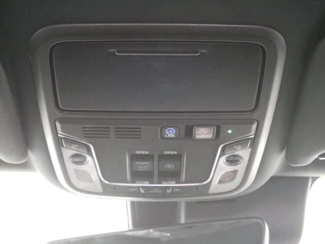 Used 2020 Crystal Black Pearl Honda Black Edition image 25