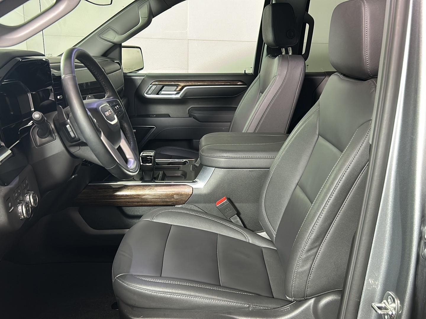 Used 2026 Sterling Metallic GMC Elevation image 13
