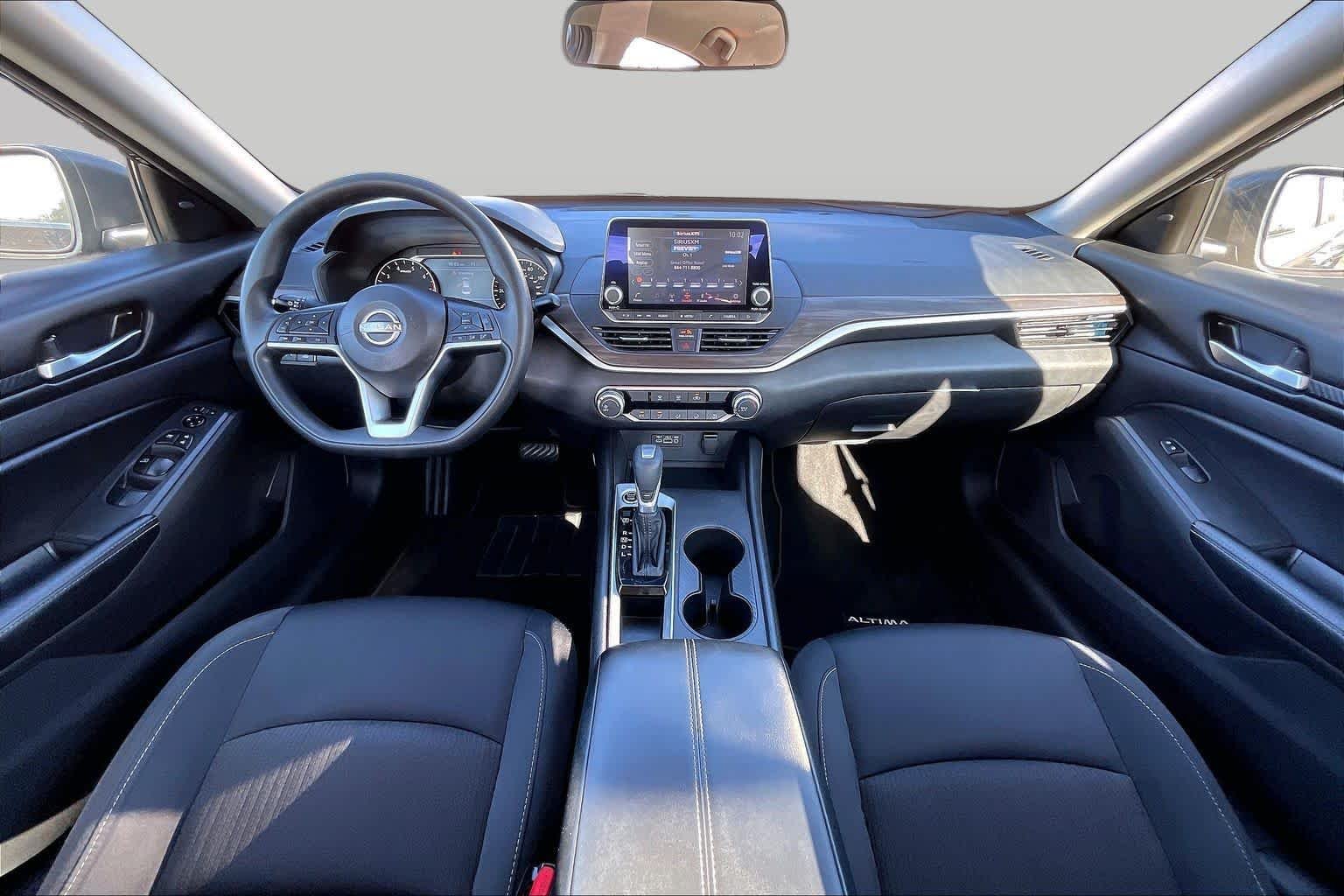 Used 2025 Super Black Nissan SV image 14