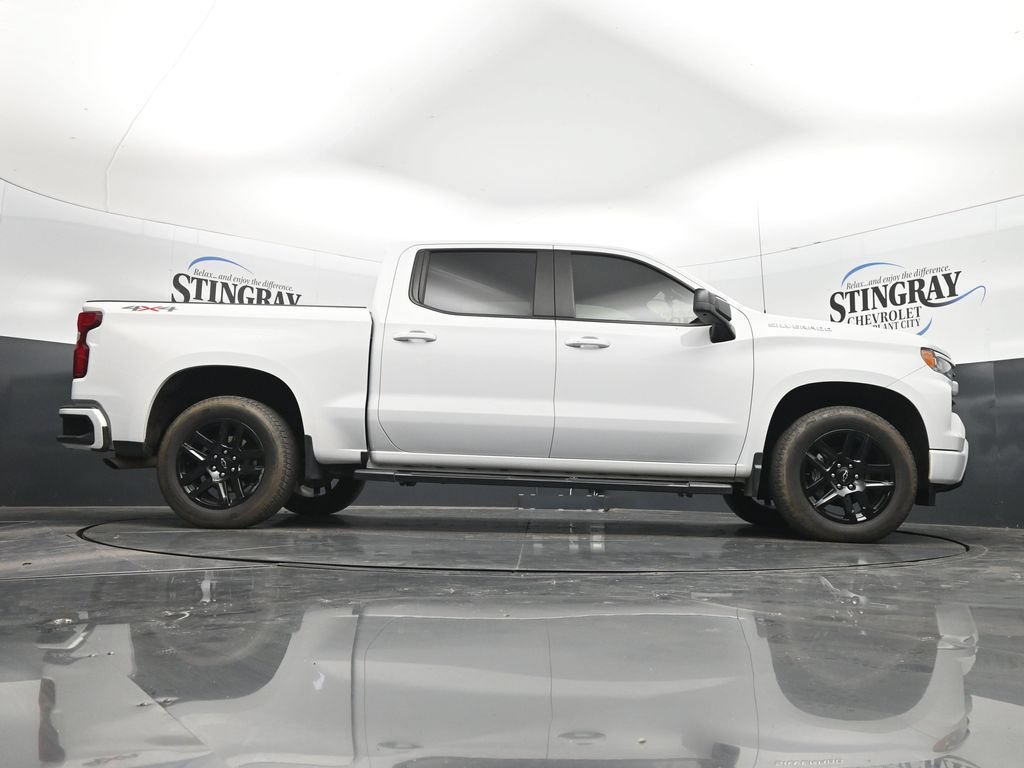 Used 2023 SUMMIT WHITE Chevrolet RST image 33