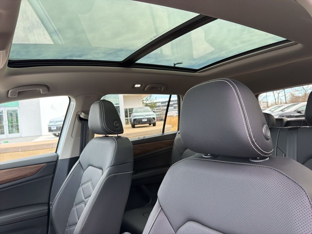 New 2026 Opal White Pearl Volkswagen SE w/Technology image 20