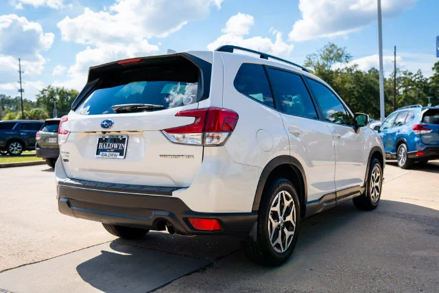 Used 2020 Crystal White Pearl Subaru Premium image 18