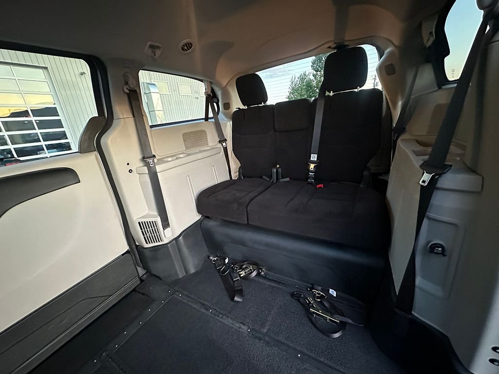 Used 2014 Silver Dodge Wheelchair Accessible- SXT image 22