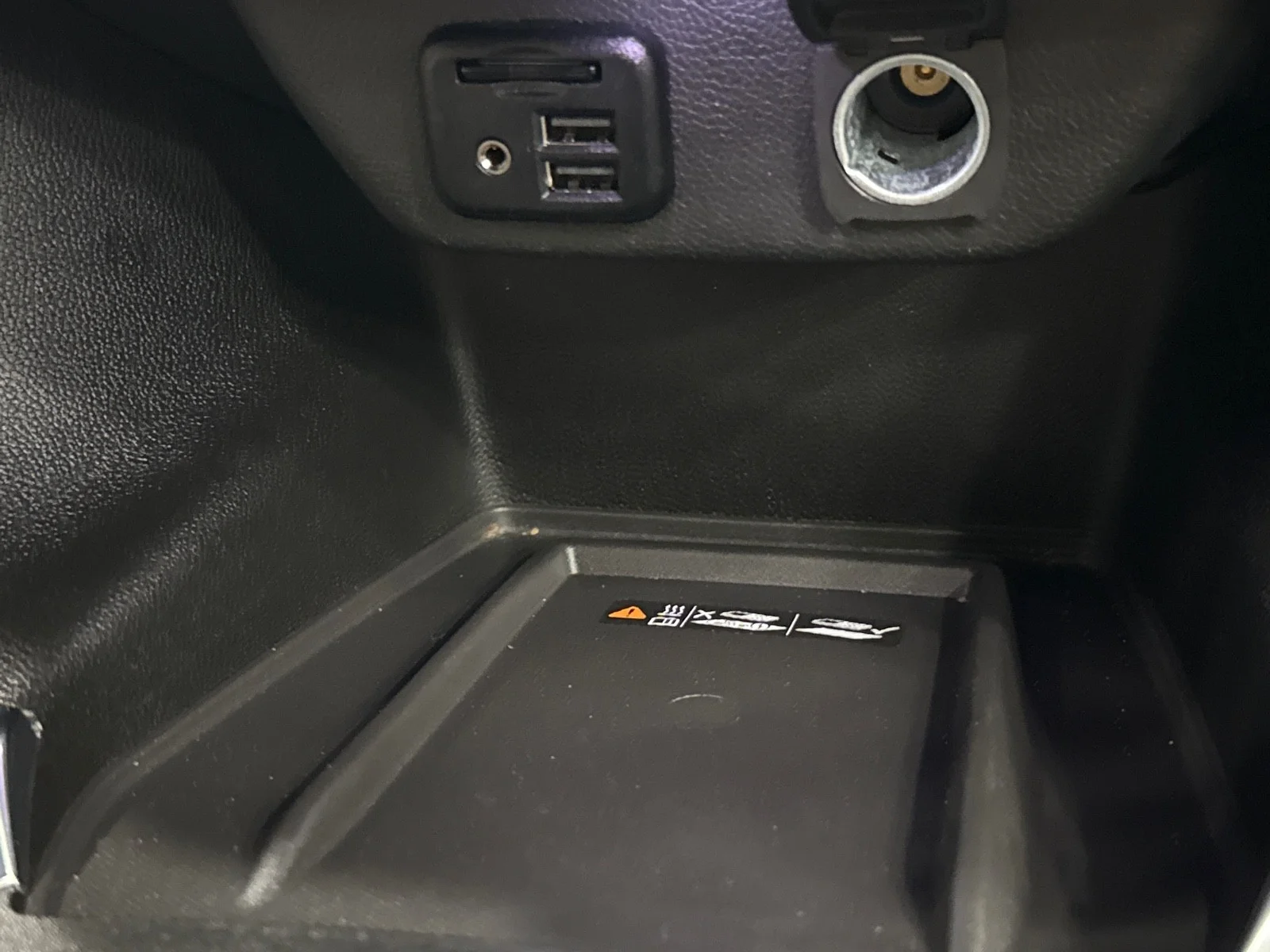 Used 2023 Iridescent Pearl Tricoat Chevrolet Premier FWD image 22