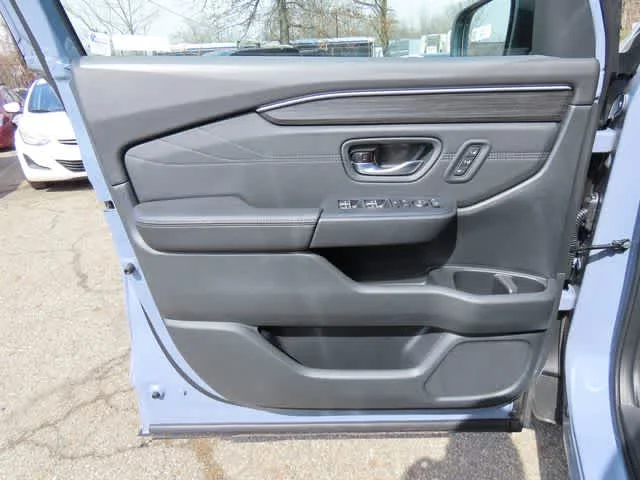 New 2026 Sonic Gray Pearl Honda Touring image 19