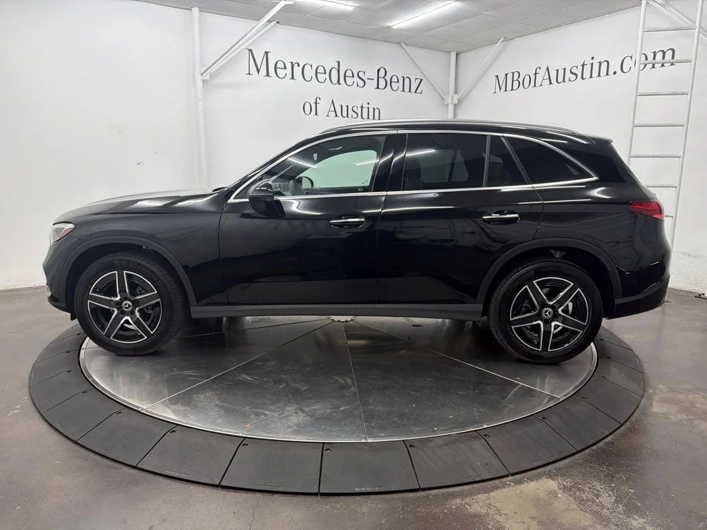 New 2027 Black Mercedes-Benz GLC 300 image 4