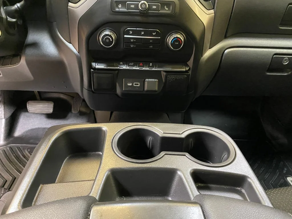 Used 2022 Silver Chevrolet Custom image 41
