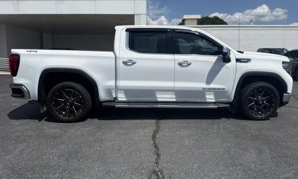 Used 2024 Summit White GMC SLT image 3