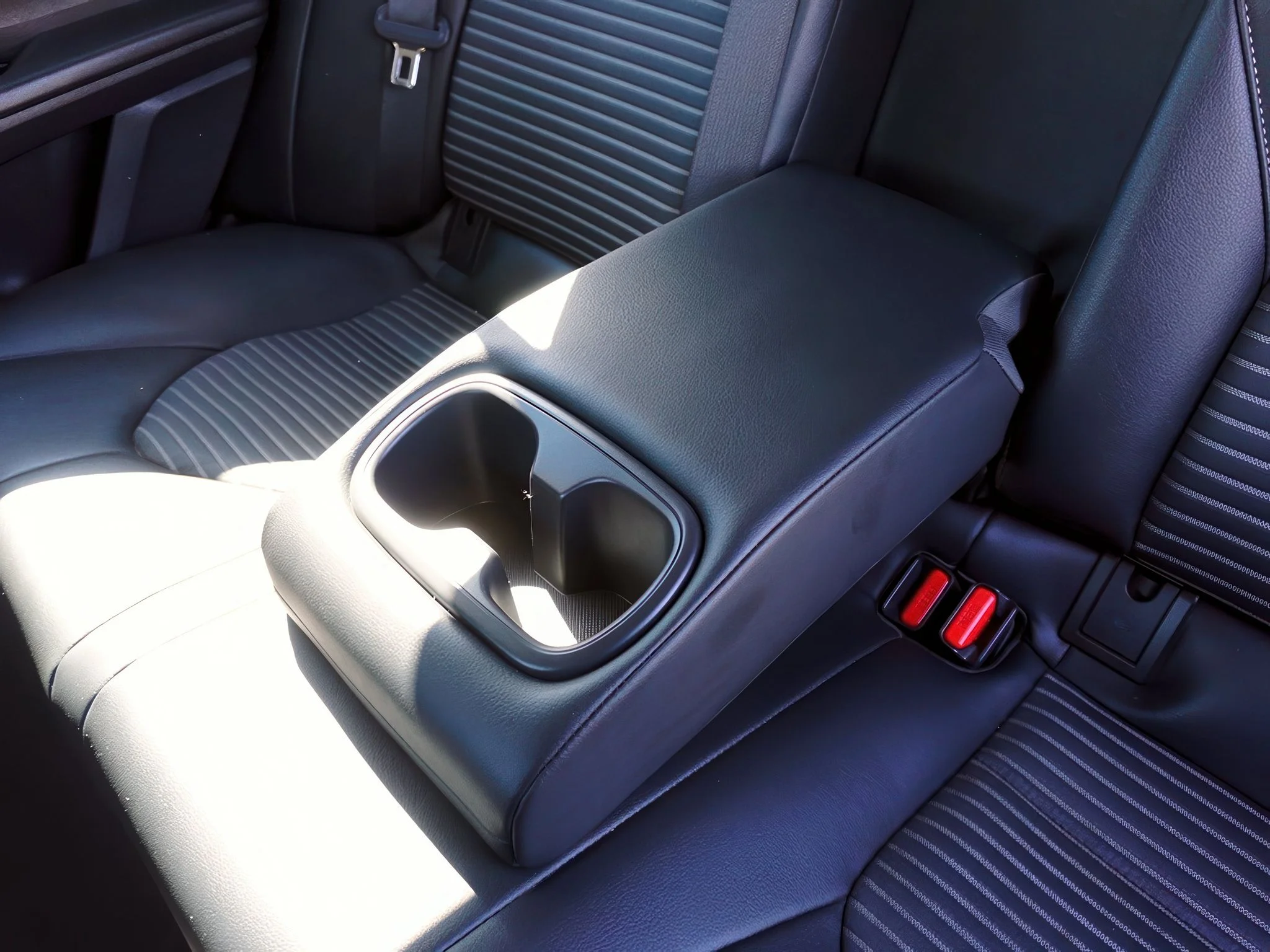 2021 Toyota Camry SE - Photo 33