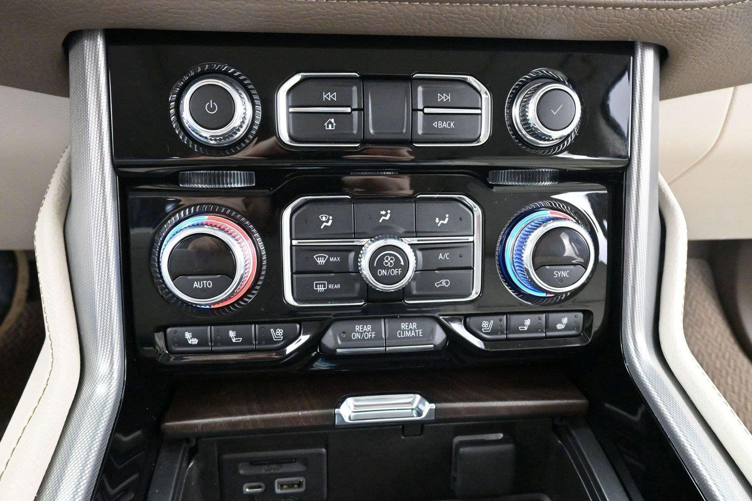 Used 2021 WHITE FROST TRICOAT GMC Denali image 27