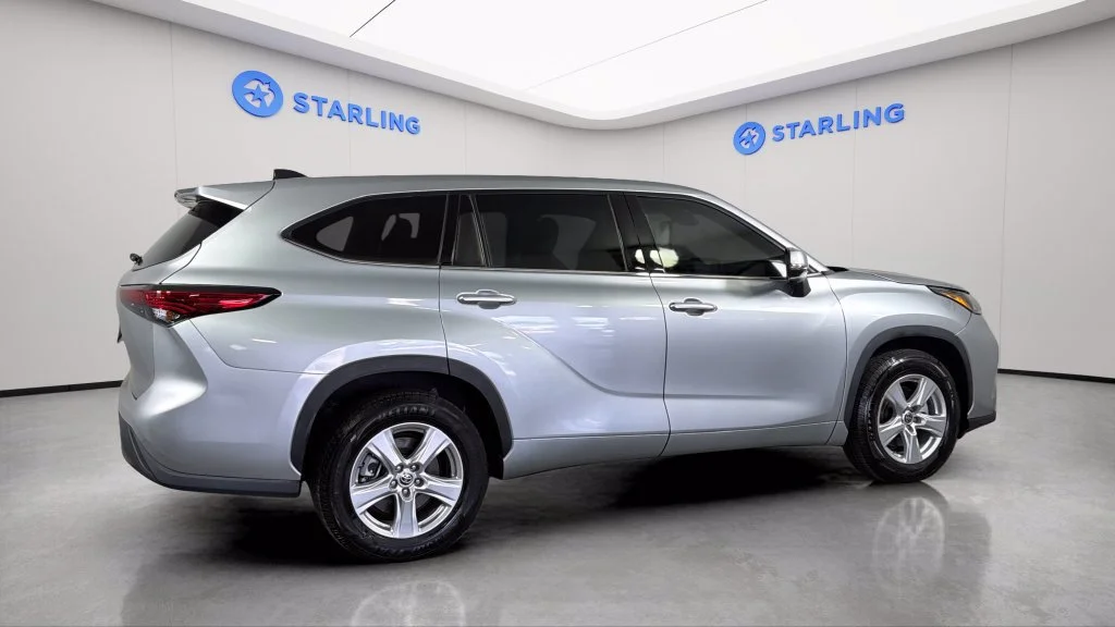 Used 2022 Silver Toyota L image 10