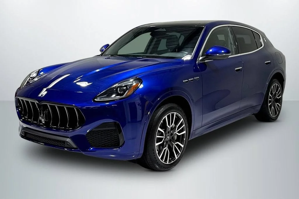 Used 2025 Blu Intenso Metallic Maserati  image 3