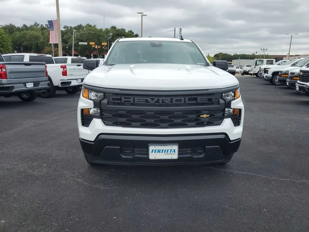 New 2026 Summit White Chevrolet WT image 22