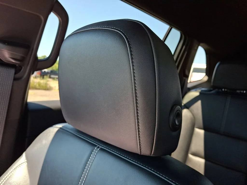 Used 2024 Ebony Twilight Metallic GMC Elevation image 18