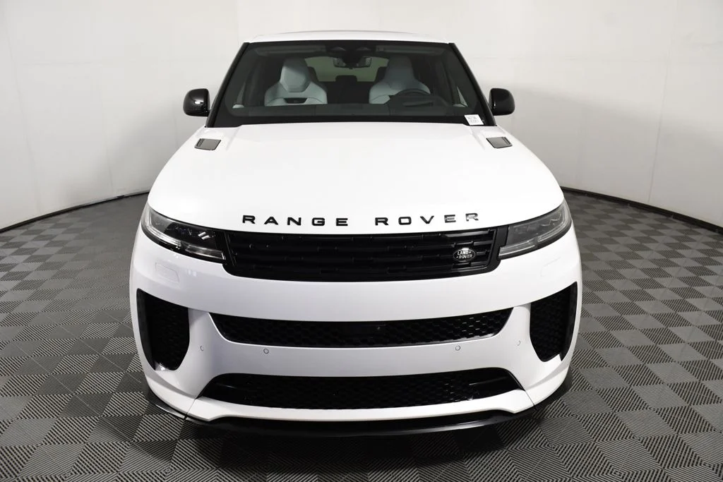 New 2026 Ostuni Prl Whi Land Rover SV image 10