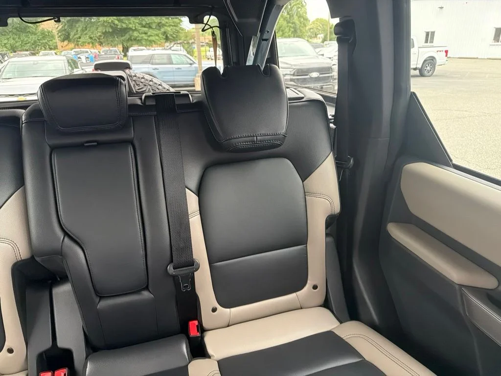 Used 2023 Gray Ford Wildtrak image 15