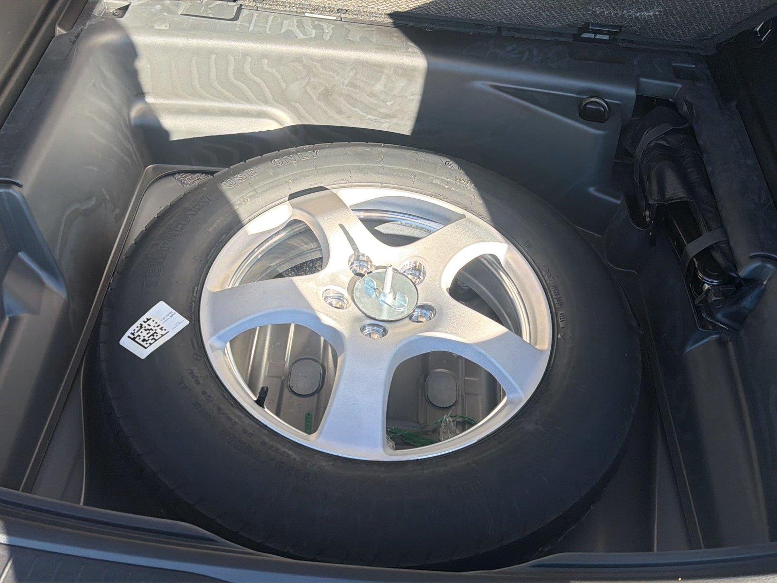 Used 2025  Jeep Limited image 18