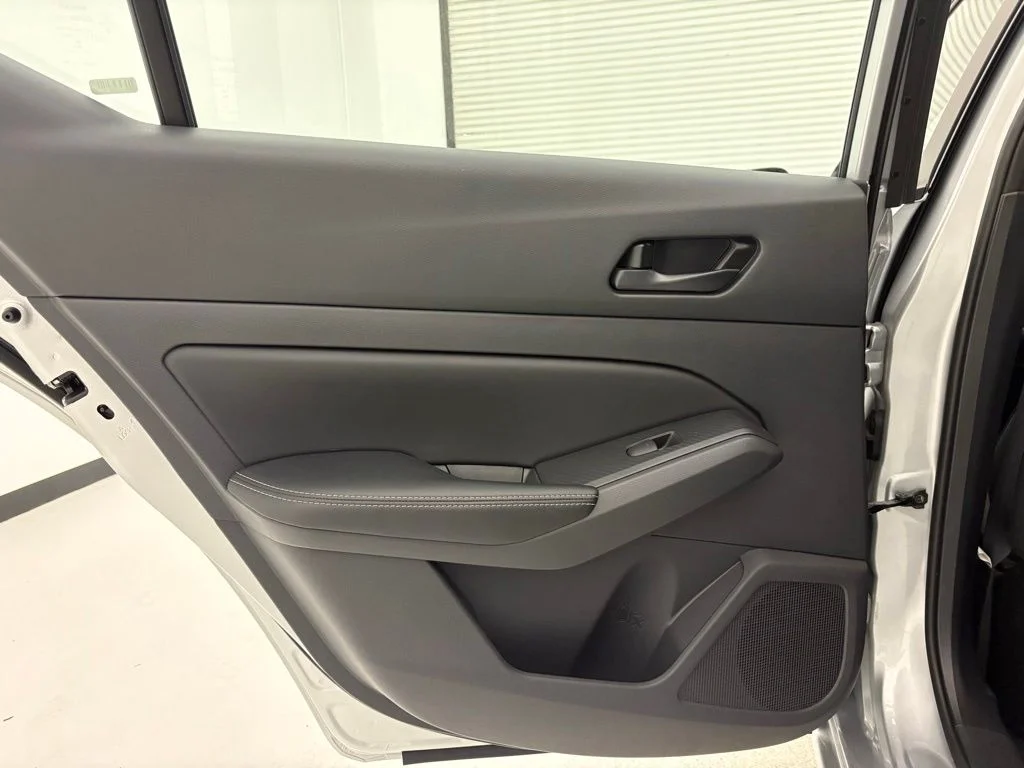 Used 2025 Silver Nissan 2.5 SV image 27