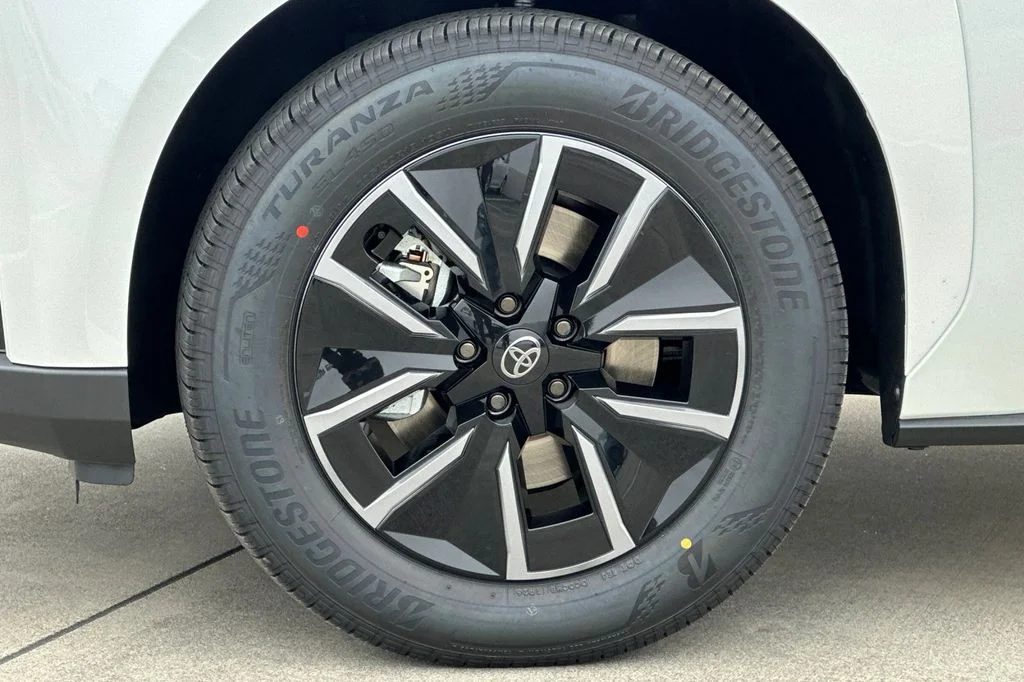New 2026 Wind Chill Pearl <sup>1</sup> Toyota  XLE image 24