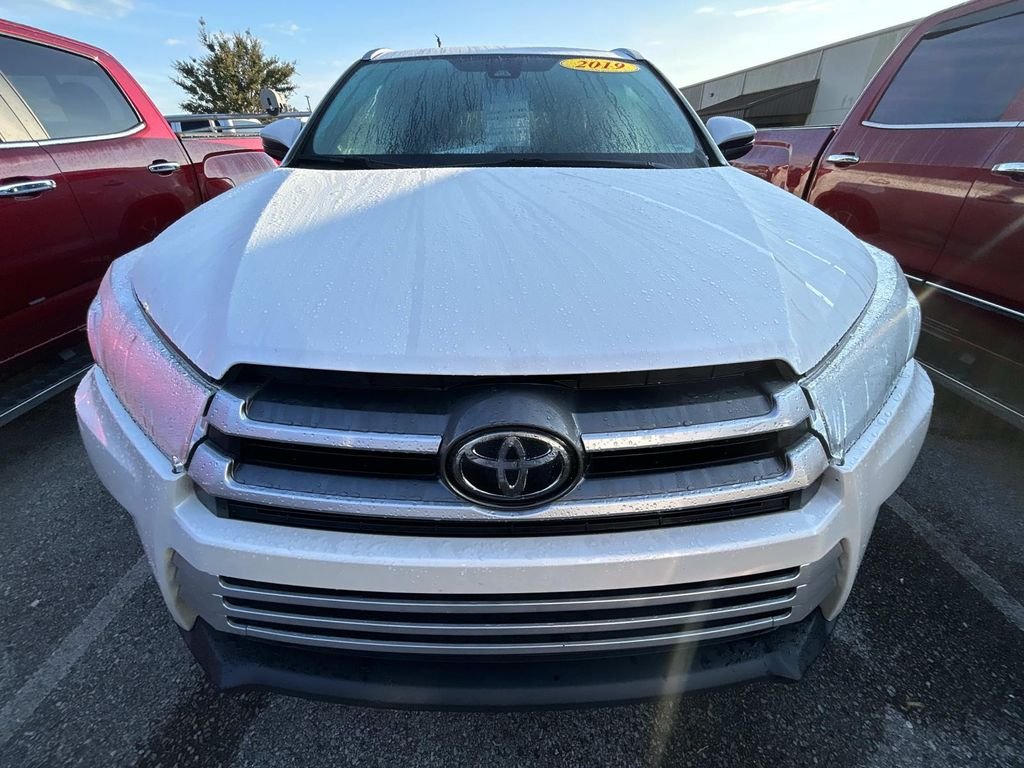 Used 2019 Blizzard Pearl Toyota XLE image 6