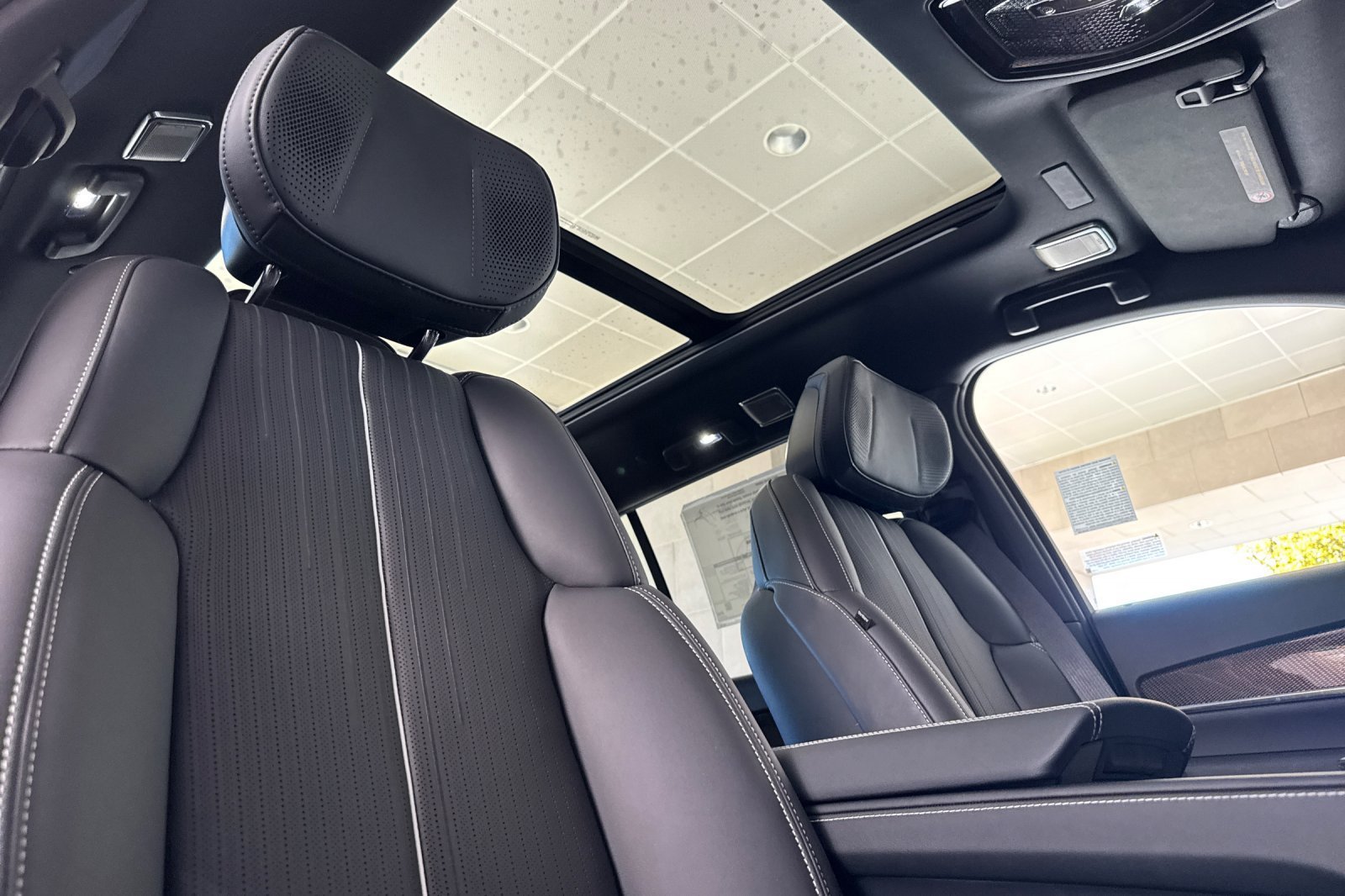 2027 Cadillac VISTIQ Luxury - Photo 18