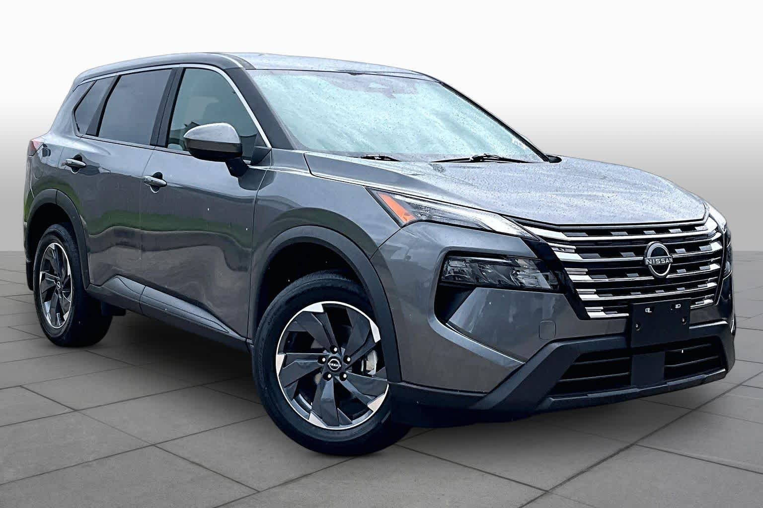 Used 2025 Gun Metallic Nissan SV image 3