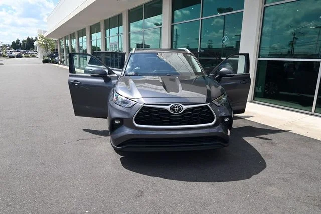Used 2022 Gray Toyota XLE image 30