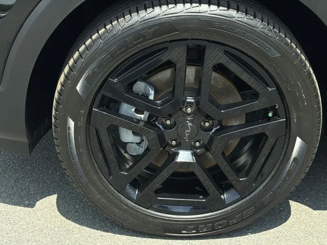 Used 2025 Black Kia EX X-Line image 16
