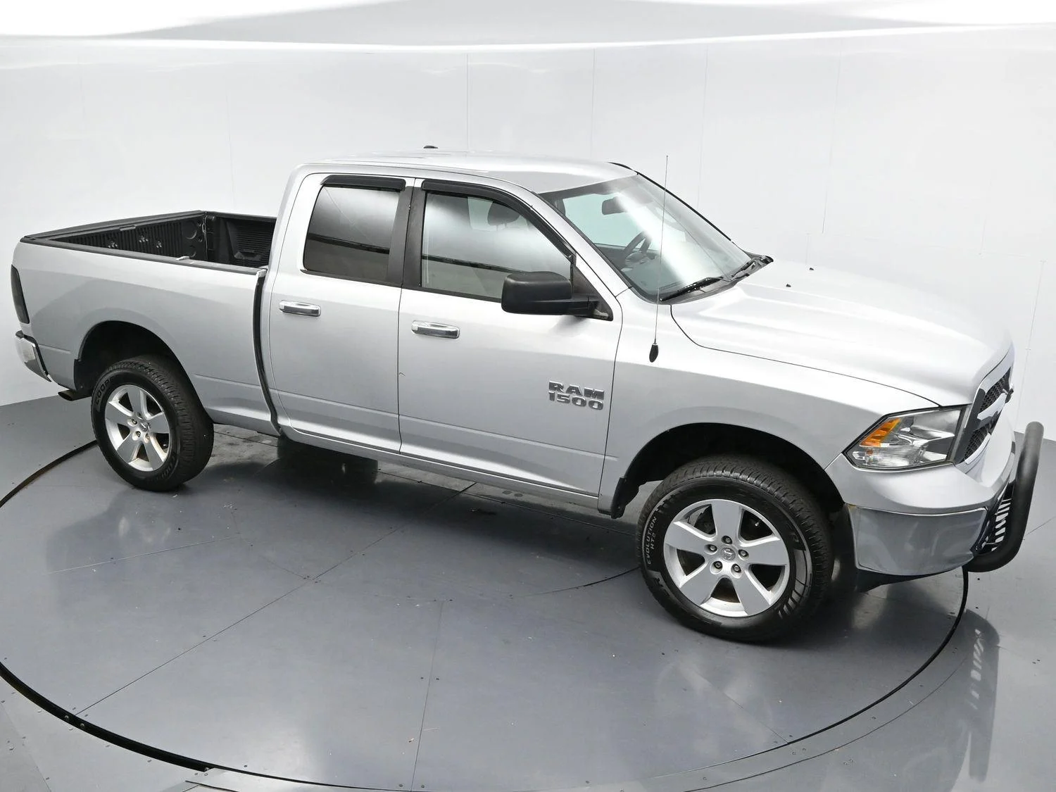 Used 2015 Bright Silver Metallic Clearcoat Ram SLT image 32