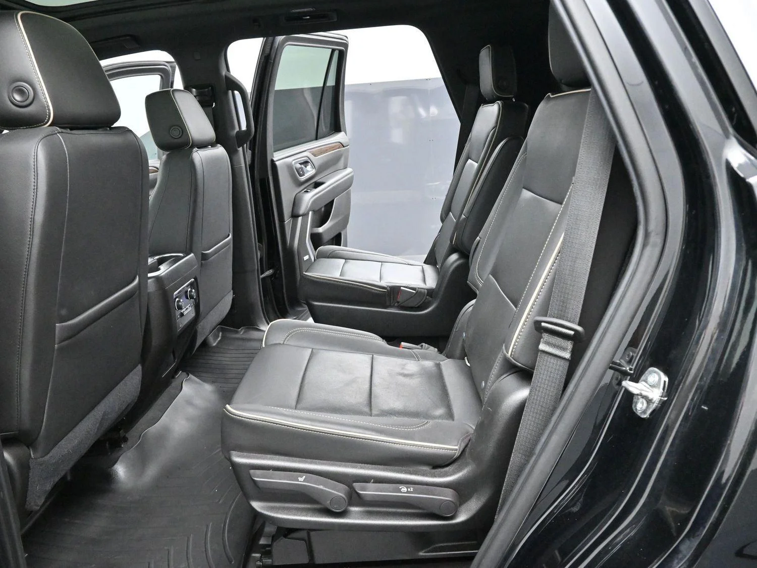 Used 2021 Black Chevrolet Premier image 33