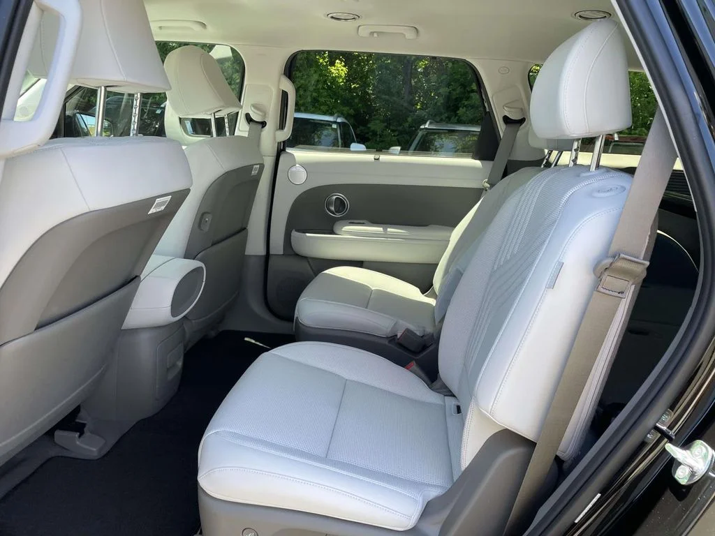 New 2026 Black Hyundai SEL Premium image 12