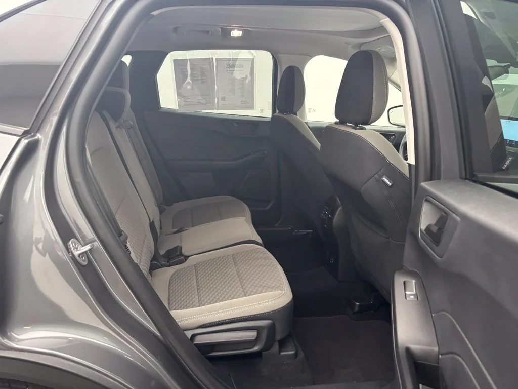 Used 2022 Gray Ford SE image 41
