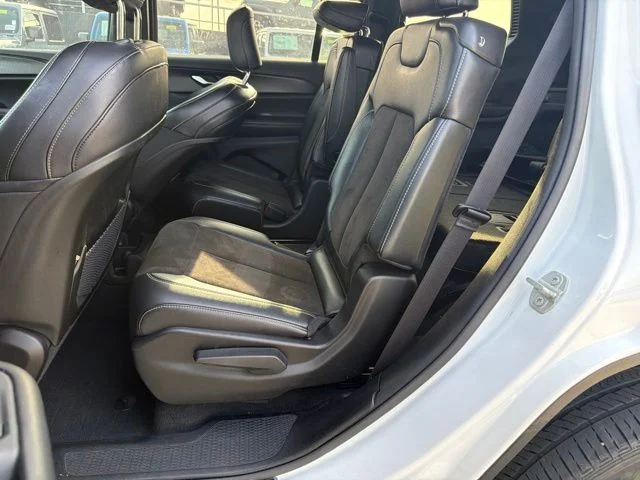 Used 2023 White Jeep Altitude image 13