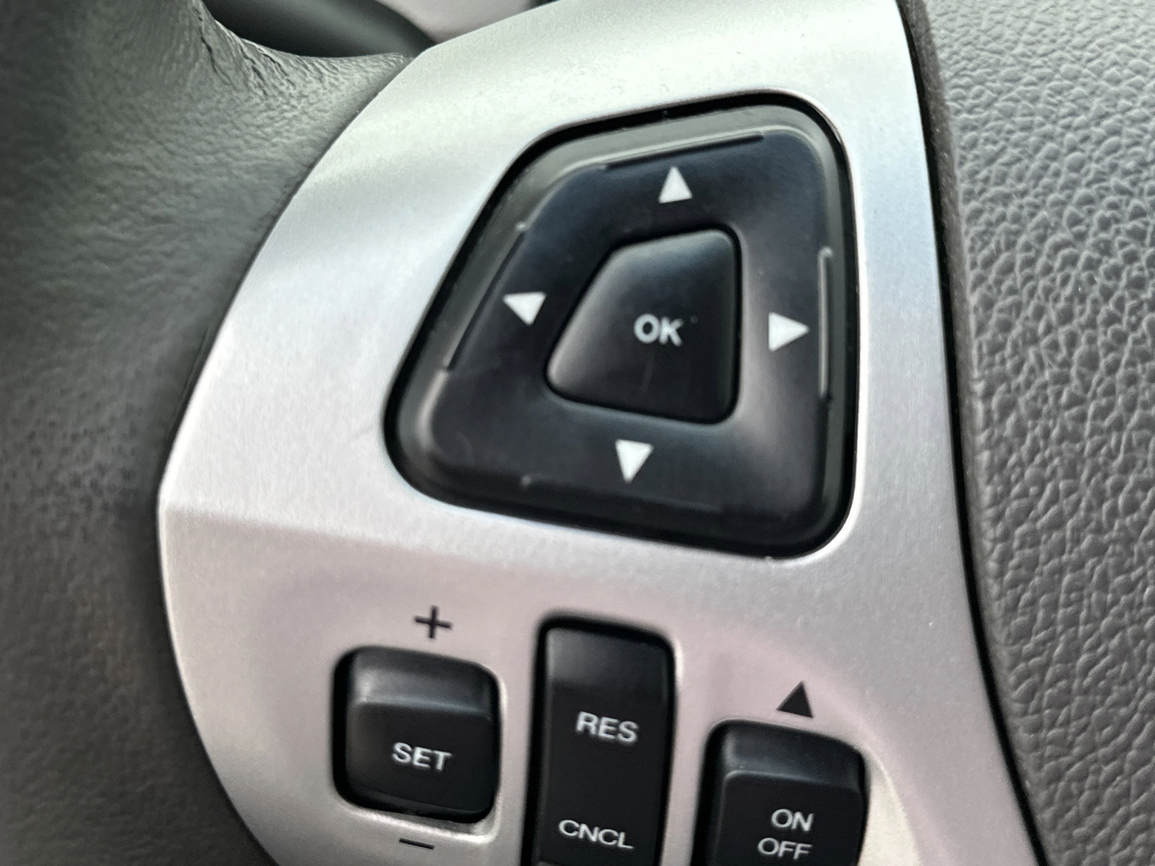 Used 2011 White Platinum Metallic Tri-Coat Ford SEL image 24