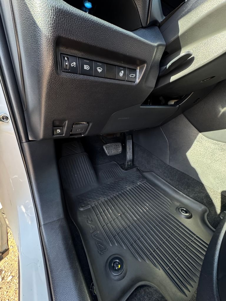 Used 2021 Blizzard Pearl Toyota XSE image 15