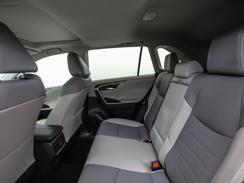 Used 2025 Pearl Toyota XLE Premium image 20