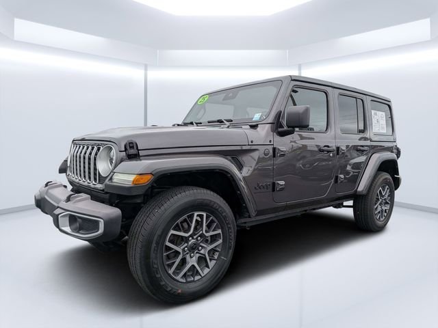 Used 2025 Gray Jeep Sahara image 7