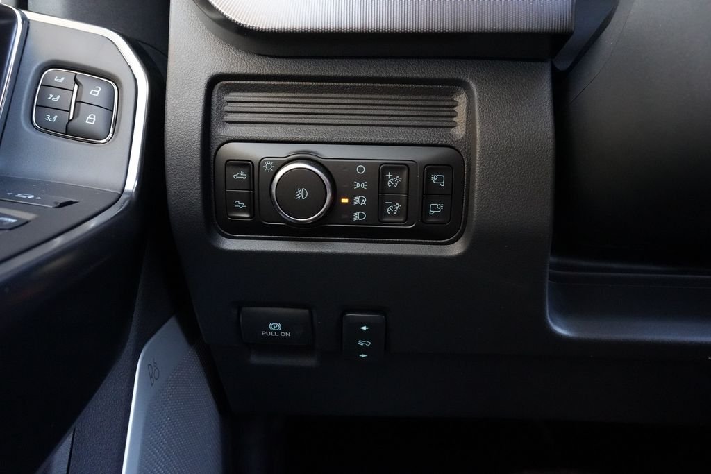 Used 2026 Star White Ford Platinum image 25