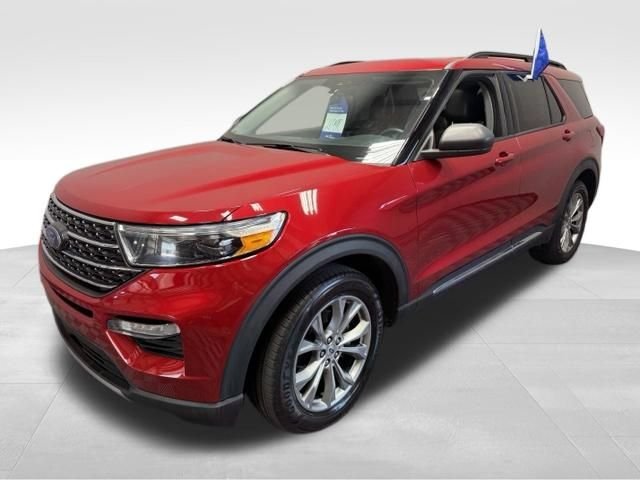 Certified Used 2023 Rapid Red Metallic Tinted Clearcoat Ford XLT image 1