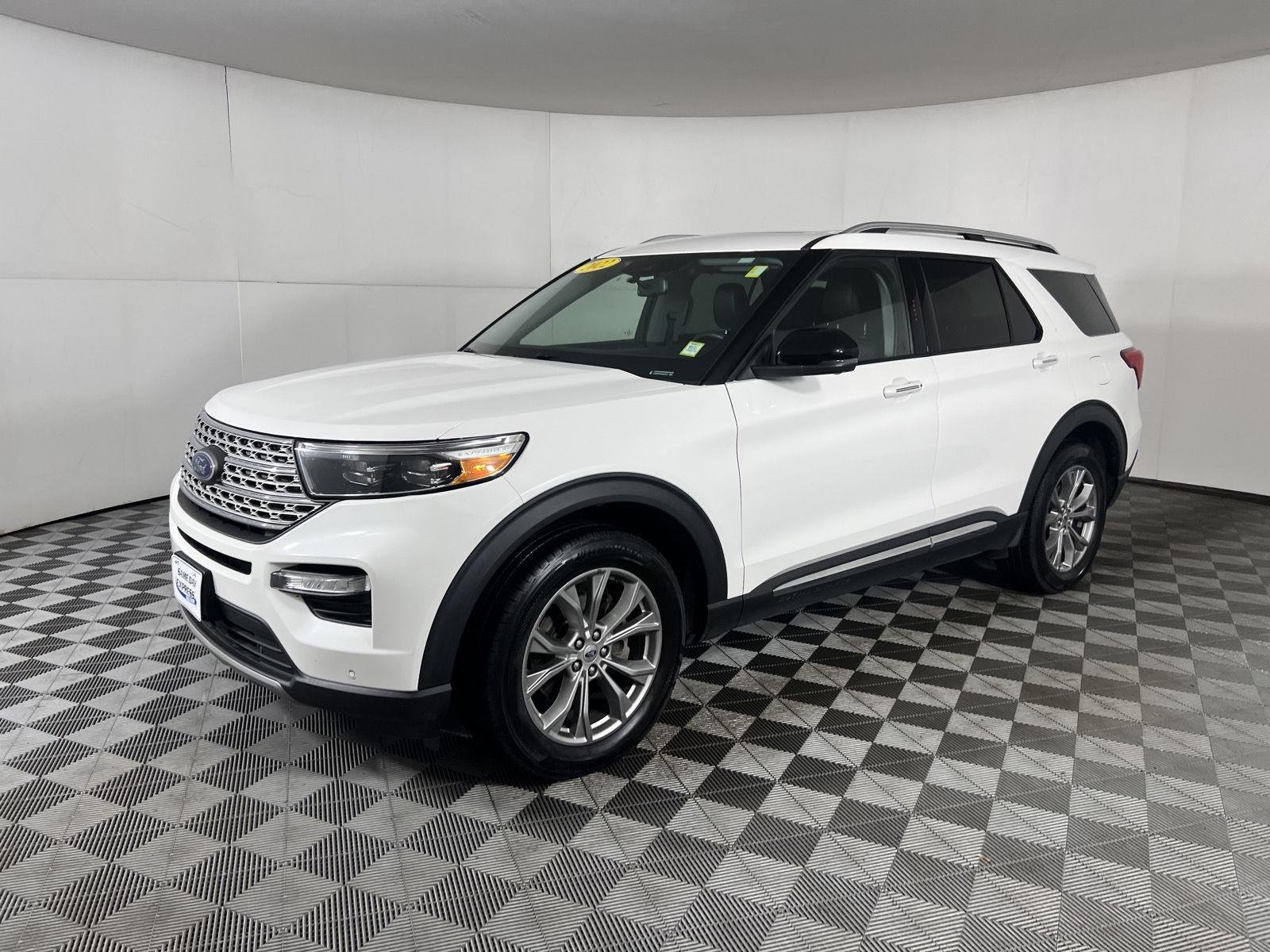 Used 2022 White Metallic Ford Limited image 36