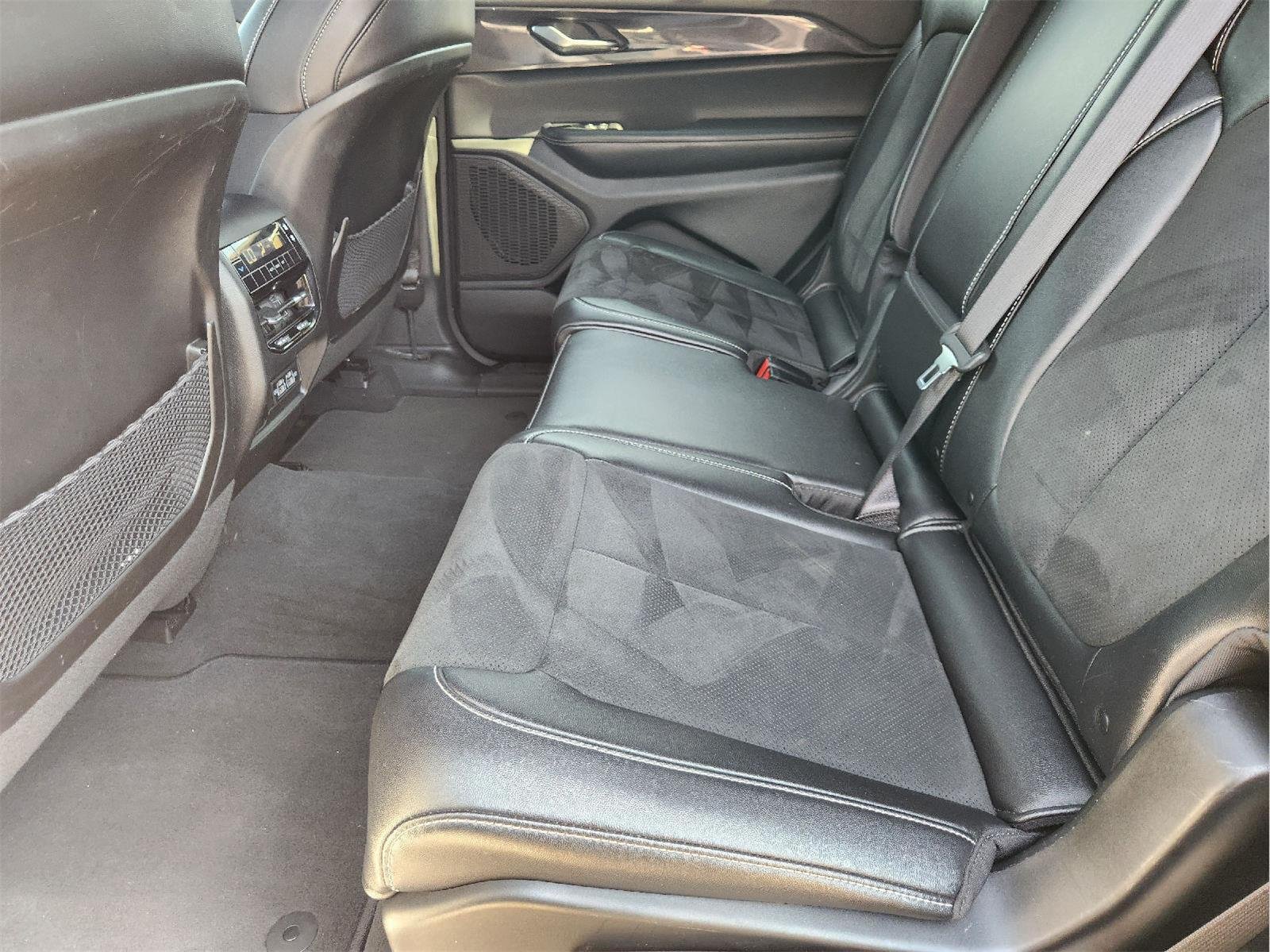 2023 Jeep Grand Cherokee L photo 30 of 34