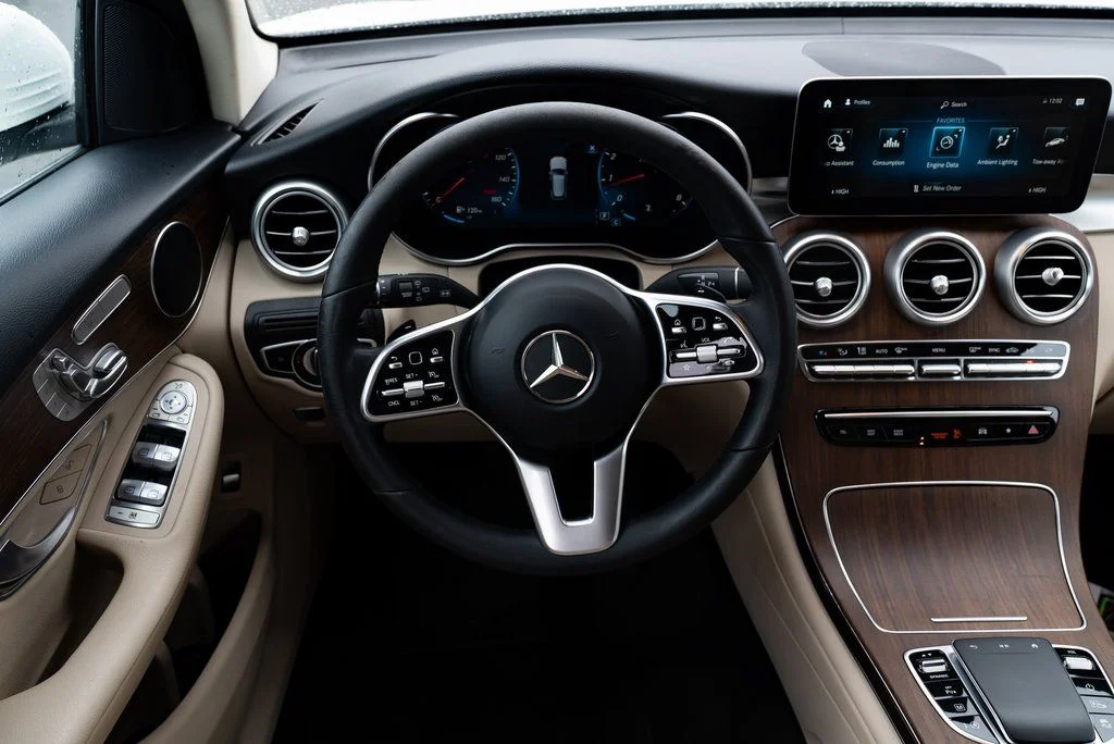 Used 2022 White Mercedes-Benz GLC 300 image 11