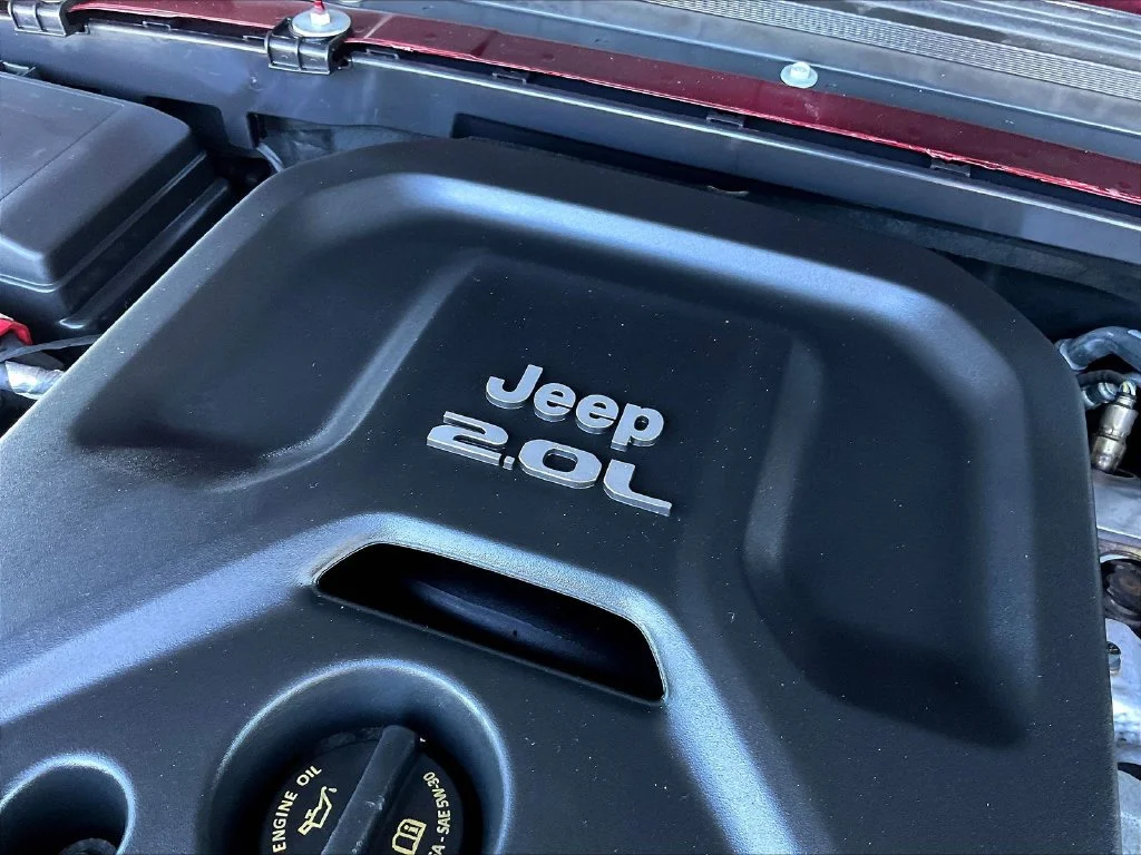 Used 2022 Snazzberry Pearlcoat Jeep Sport S image 29